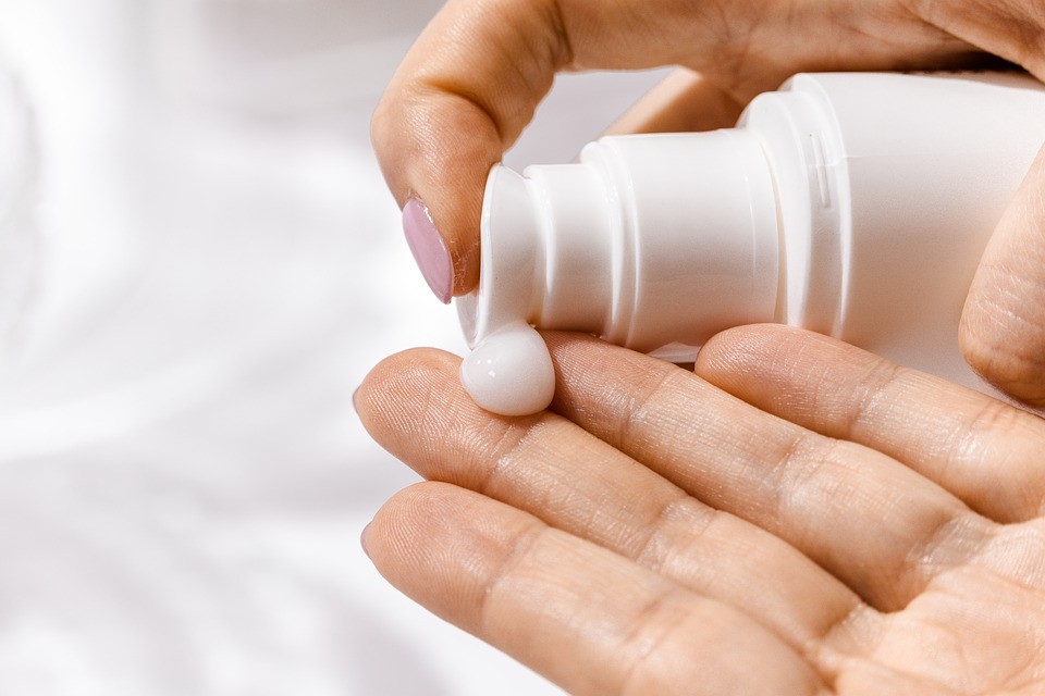 moisturizer for acne on hand