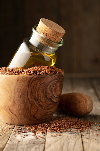 What Is Linseed Oil Used For in Oil Painting?